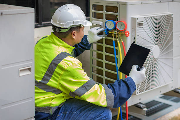 Professional Hvac technician working in Mooresville, IN
